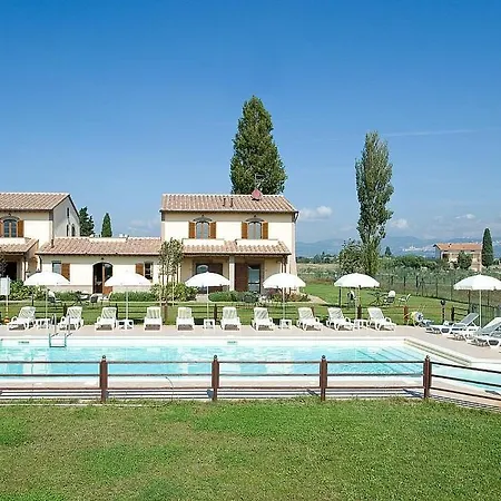 Apartment Cerreto Sleeps 5 With Pool And Air Con