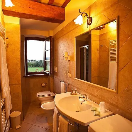 Apartment Cerreto Sleeps 5 With Pool And Air Con